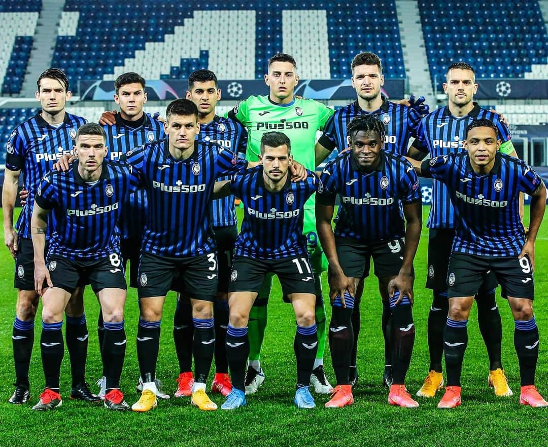 アタランタBCのインスタグラム：「Orgogliosi di questi ragazzi! 🖤💙 Carichi per lottare come leoni anche a Madrid, #molamia! 🦁 Proud of these guys! 🙌 Ready to fight like lions again in Madrid, we won't give up! ⚔️ ⠀ #AtalantaReal #UCL #GoAtalantaGo ⚫️🔵 #Atalanta #BergAMO #ForzaAtalanta」
