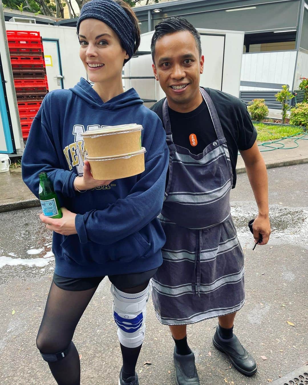 ジェイミー・アレクサンダーのインスタグラム：「This is Tev! He’s the greatest ☺️ He feeds me THE BEST FOOD!! 🤤 #thankyou @tevdiaz #nomnomnom」