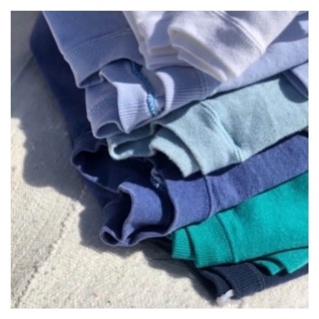 のインスタグラム：「flower USED style🤍 このシーズンに活躍するのがused sweat 🍬 ビッグシルエットにタイトスカートを合わせたり…パールのアクセサリーを差し込んだら、綺麗めなused styleの出来上がり💕  flowerだからこそ買い付けられるusedたち🤍 1枚ずつ丁寧にピックしているので、是非店頭でご覧いただきたい！🤍  usedは全て1点ものですので、在庫が流動的となります！ご了承ください！ 店舗からの通信販売も可能です🛒  ご希望の方は各店へお問い合わせください📧  #vintage #used #sweat #vintagefashion #flowerusedstyle」