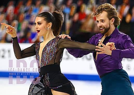 ケイトリン・ホワイエクのインスタグラム：「JL subtly telling the judges what level he would like 🖐🏼😆 . . .  #hawayekbaker #kaitlinhawayek #jeanlucbaker #figureskating #figureskate #figureskater #iceskating #iceskate #iceskater #skating #skate #skater #icedance #icedancing #icedancer #dance #dancing #dancer #usfigureskating #teamusa #athlete #sport #sports #roadtobeijing #beijingolympics #beijing2022 #ice #iceacademyofmontreal」