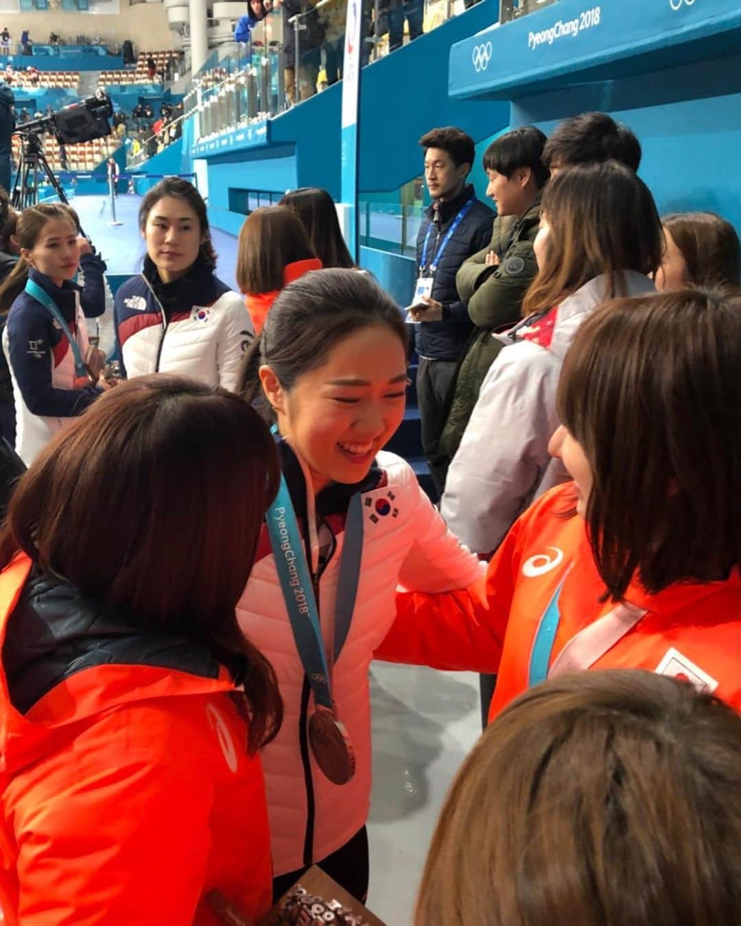 吉田知那美さんのインスタグラム写真 - (吉田知那美Instagram)「・ Backstage photos by JD and my iPhone. #olympics #curling #平昌オリンピック #舞台裏カメラ」2月25日 8時28分 - chinami1991