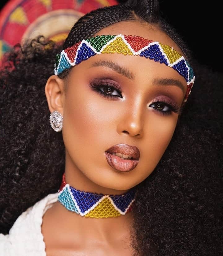 メイクアップアートコスメティックスのインスタグラム：「Glam around the world✨. How do you infuse your culture your beauty beat? Let us know in the comments! #BlackHistoryMonth Makeup Artist: @ethio_princess_wedding_makeup #Regram: @maccosmeticsafrica」