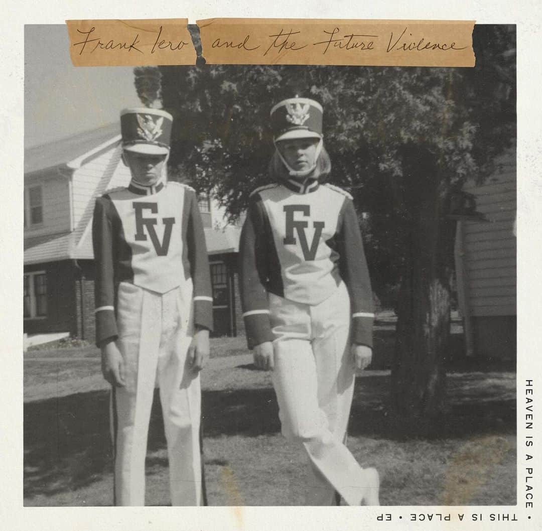 ジェラルド・ウェイのインスタグラム：「Hey all, I’m a little late to the party because I’ve been spending so much time in the lab. My brother in rock @frankieromustdie put out an amazing EP with his band The Future Violents called Heaven Is A Place, This Is A Place and I love it. From the doom and groove of Sewer Wolf and Violence, to a badass REM cover, to the dreamy and powerful Record Ender, it’s a great EP and I found myself head banging along. It sounds tough and textured, and I love the nuanced and dynamic vocal performances. Check it out! Streaming & download link in bio.  Xo G.」