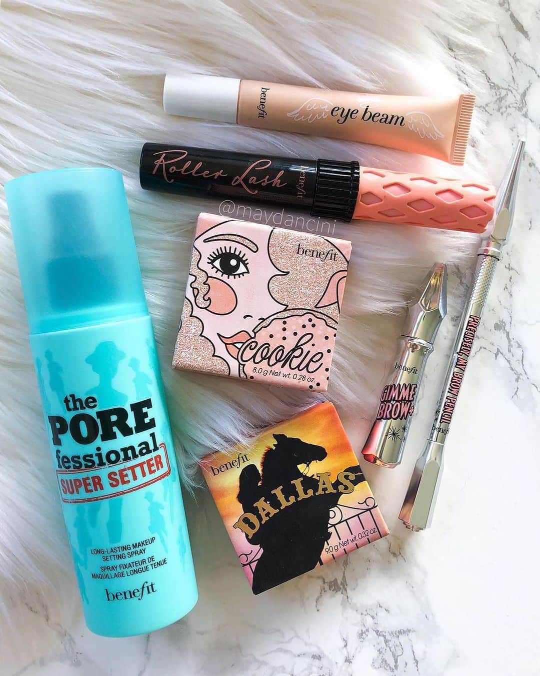 Benefit Cosmeticsのインスタグラム：「Today’s line-up 💄 What #benefit products are on YOUR face today!? 👇 #regram @maydancini #friendswithbenefit」