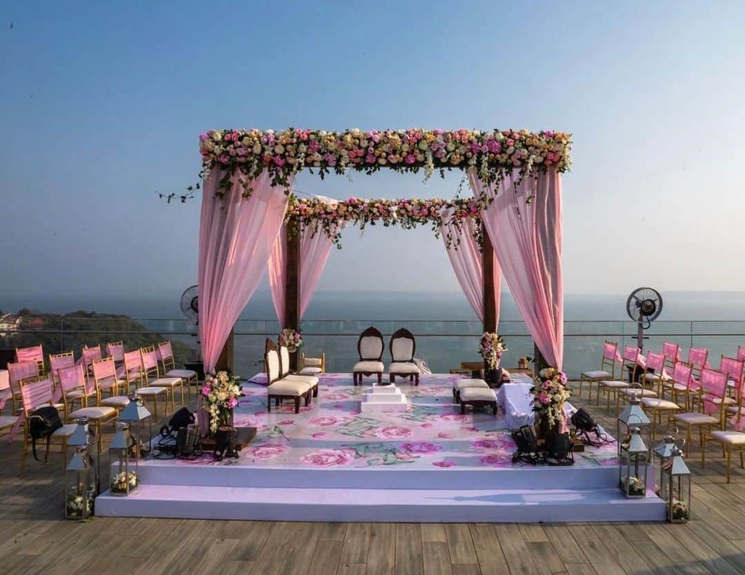 Indianstreetfashionさんのインスタグラム写真 - (IndianstreetfashionInstagram)「An ocean side wedding in Goa all done up in pink 💕 #indianstreetfashion @indianstreetfashion #indianwedding #weddings #weddingsupplier #wedding #weddingsofinstagram #instawedding  #bridesofindia #bridesofinstagram #indianbridaloutfit #bridaloutfit #weddinglook  #bridestyle #weddingtrend #jewellery #weddinginspo #weddingplanner #weddingblogger #destinationwedding #weddingchoreography #couture #weddingjewellery #weddingshopping #weddingseason #indiandesigner  @vlw.global」2月25日 14時10分 - indianstreetfashion