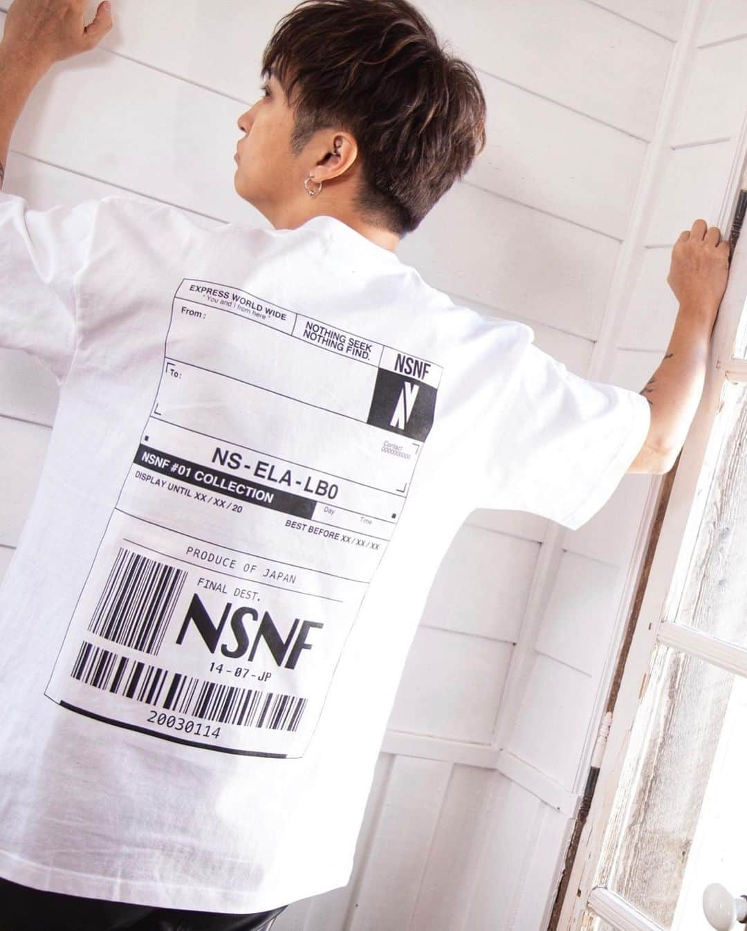 明希 さんのインスタグラム写真 - (明希 Instagram)「@nsnf Logo TのWhite！  Black同様に前の胸ロゴはシンプルながらにも存在感のある刺繍となってます！細かいところまでこだわった1枚です🤲🤲🤲生地感もとても着心地がいいです！ 本人着用:XL #sid #明希 #nsnf」2月25日 14時11分 - sid.aki