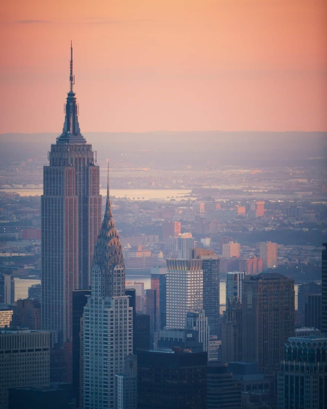 nyonairさんのインスタグラム写真 - (nyonairInstagram)「🏙You can’t beat these views! Get 40% OFF all flights 🙌 . . . . Buy Now, Schedule Later! . . . @flynyon @nyonair @nyonstudio #flynyon #nyonair #nychelicopter #helicopter #newyorkcity #nyc #nycprimeshot #manhattan #icapture_nyc #newyork_ig #ig_nycity #nycgo #blackfriday #cybermonday #flashsale #ValentinesDay #Holidays #BoxingDay #Newyear #2021 #Vday #NYC #Sunset」2月25日 8時45分 - nyonair