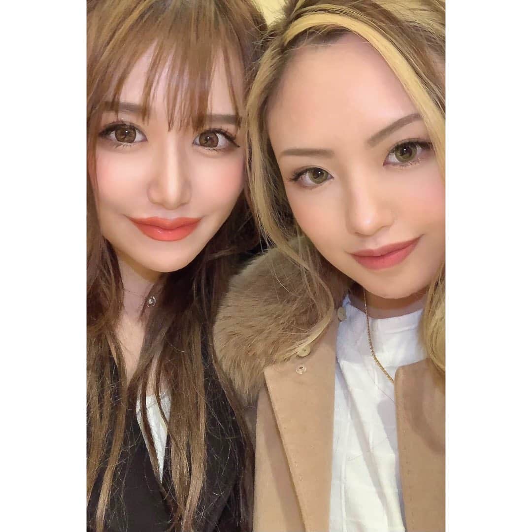 NANAのインスタグラム：「. #カメラ近い #エクステもさちーとる #コロナニート #身長10cm差」