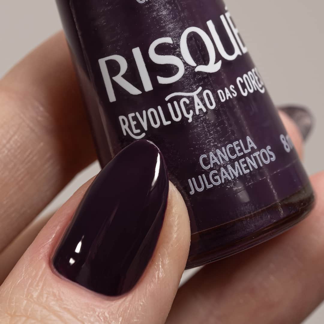 Risqueさんのインスタグラム写真 - (RisqueInstagram)「Não tá fácil lidar com essas cores da Nova Coleção #RisquéRevoluçãoDasCores! Uma mais linda que a outra! 😍 Passe para o lado, conheça as seis cores e coloque pra fora o arco-íris que existe dentro de você! ⠀ 📸  @daniele_honorato | @unhabonita ⠀ #TáNasNossasMãos #EsmaltesRisqué #RisquéOficial」2月25日 9時01分 - risqueoficial