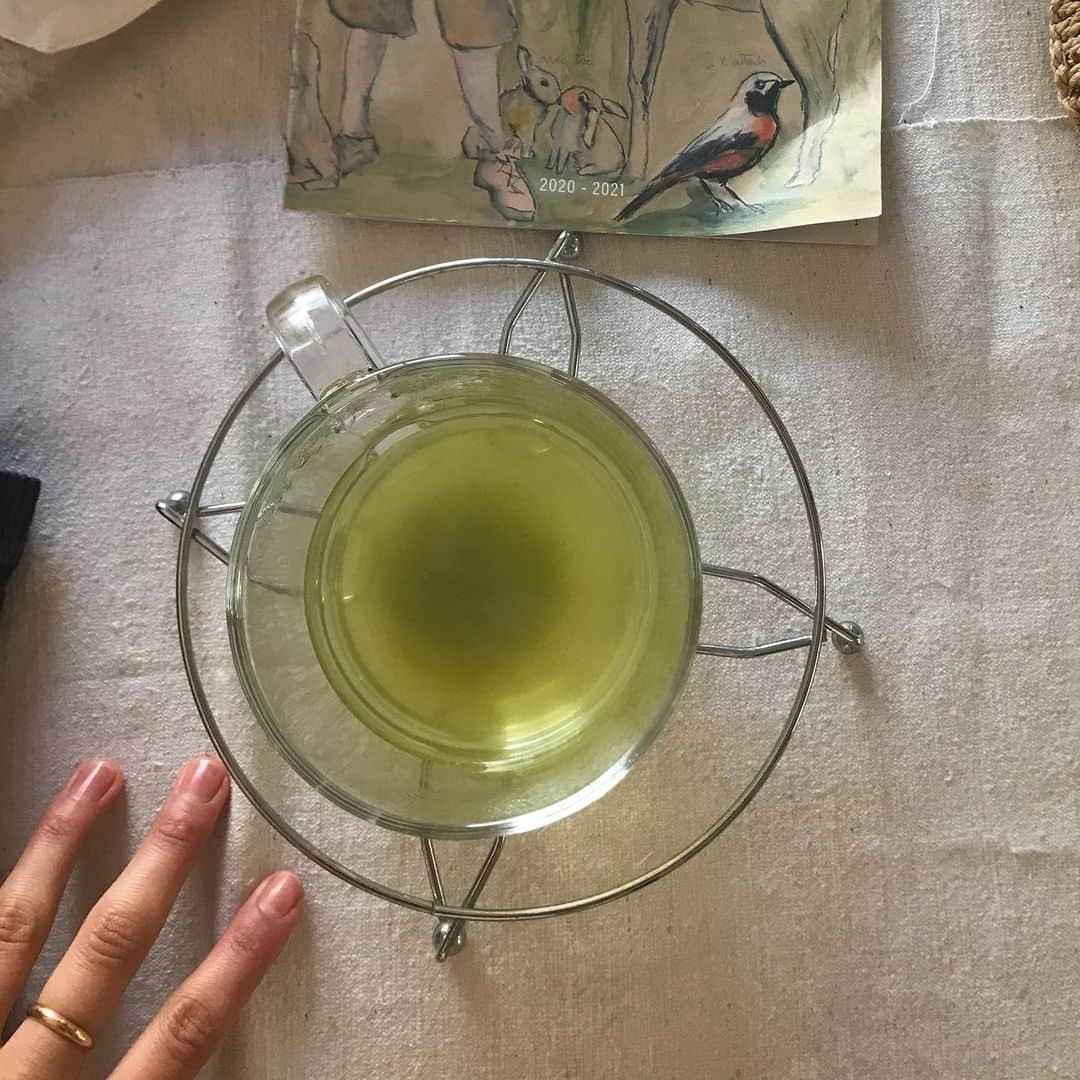 祝茉莉さんのインスタグラム写真 - (祝茉莉Instagram)「tea 茶叶 🧖‍♀️🍃 「起きたらあったかい茶」」2月25日 9時18分 - _shukumari_