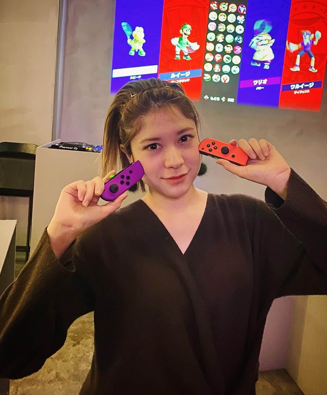 のインスタグラム：「おはようございます🌞 春来たかと思ったらまだ寒いじゃないかぁぁ😭  @blueribbonbar ではwiiもできるよぉぉぉ🥰 マリオカートもスマブラもボコボコにやられたけどテニスはまぁまぁできた✌️(ダブルスだけど)  ボーリングしに行きたいなぁ〜 ディズニーも行きたいな〜お花見もしたいな〜🌸早く暖かくなってコロナいなくなーれ🙂  新型コロナワクチンについて詳しく知りたい人は　covnavi (こびナビ)で検索してみてね🔍💕  @kantei @preventcovid19  #covid_19 #ワクチン　#新型コロナ　#コロナ　#コロナウイルスが早く終息しますように  #wii #ゲーム　#春　#covnavi #covid_19 #vaccine」