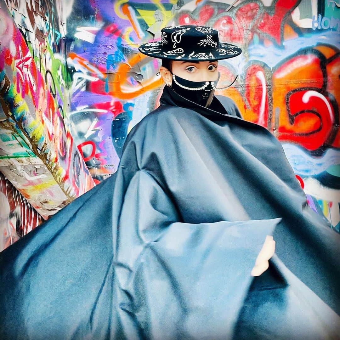 B. Akerlundさんのインスタグラム写真 - (B. AkerlundInstagram)「Feel like zorro today .... can’t wait to show you all what I am cooking up with the students from @otisfashion this year . #mentor 🎩 @sarahsokolmillinery 👘 @hakanakkaya 😷 @rinaldyyunardiofficial  available @theresidencyexperience」2月25日 9時34分 - bcompleted