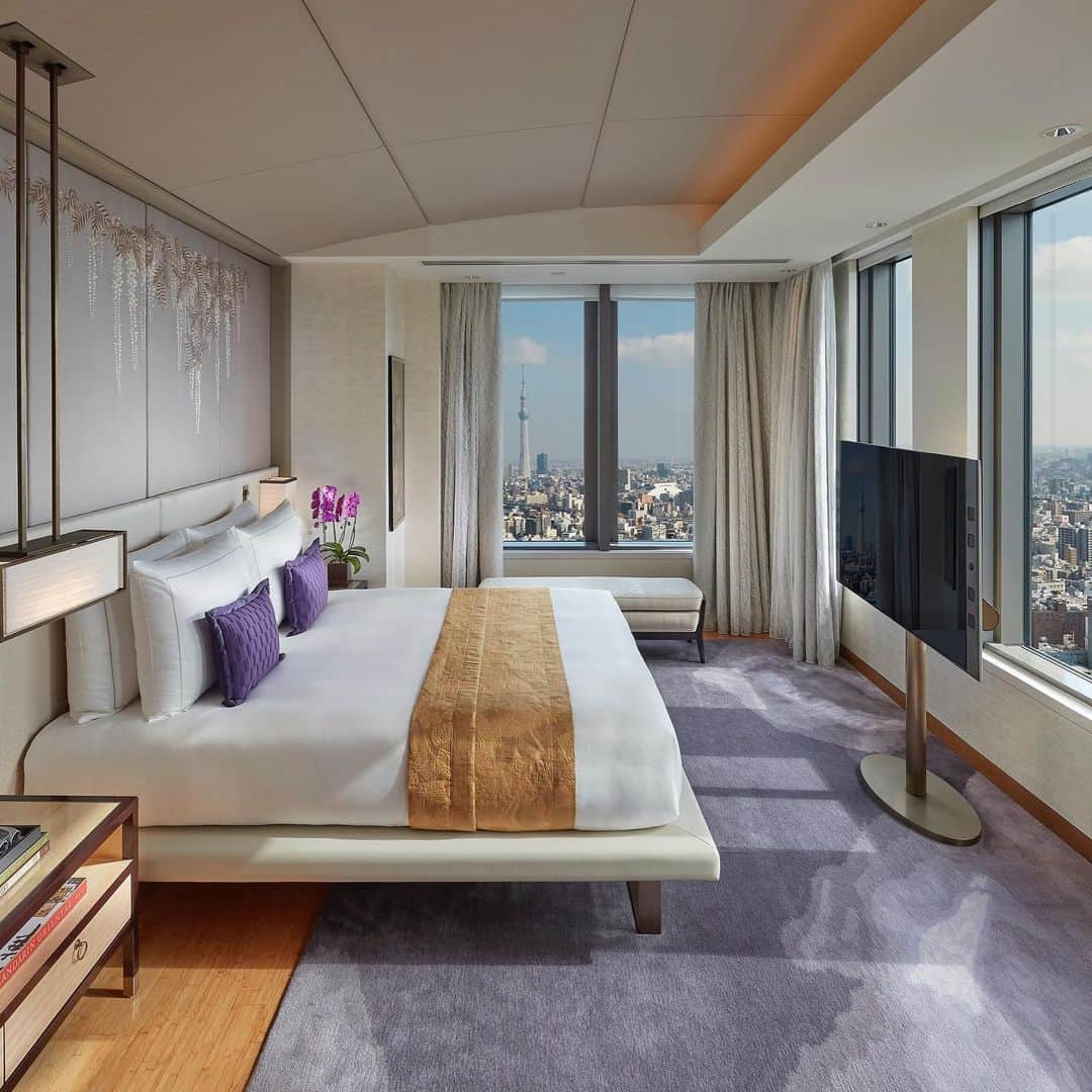 Mandarin Oriental, Tokyoさんのインスタグラム写真 - (Mandarin Oriental, TokyoInstagram)「【3月4日まで予約受付中！期間限定宿泊プラン】  現在、2021年3月18日（木）までの宿泊限定の大変お得な宿泊プラン（一室2名さま45,000円～税サ別）を販売中です。朝食とスパやレストランでご利用いただける5,000円のホテルクレジットが付いた特別プランです。この機会をお見逃しなく！  ご予約期間：2021年3月4日 (木)まで ご宿泊期間：2021年3月18日 (木)まで 詳細はプロフィール又はハイライトよりご覧ください。  Bookings for the special Limited-Time Offer for stays until 18 March 2021, starting from JPY45,000 (excluding tax and service charge), including breakfast and JPY5,000 hotel credit, will be closed on 4 March 2021. Take advantage of this opportunity to treat yourself!  Booking Period: Until 4 March 2021 Stay Period: Until 18 March 2021 For more information, link in bio or click Highlight.」2月25日 9時38分 - mo_tokyo