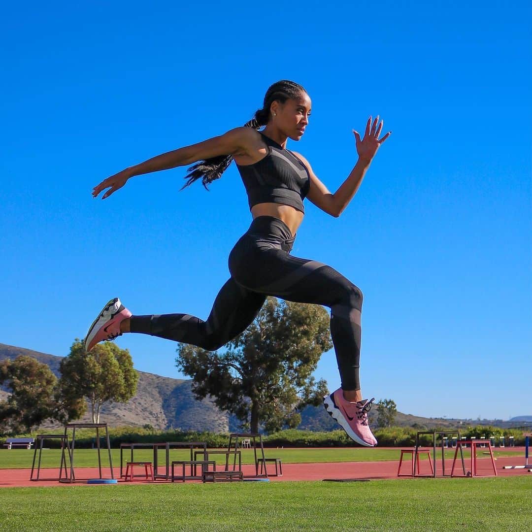 のインスタグラム：「When @DSW asked me to join the squad, I JUMPED at the opportunity (get it? 😂) to rep for TRACK NATION! I'm not limited to one brand and #MyDSW shoes give me the performance I need coupled with the style that makes me… Queen! Do we love this partnership for me or what?! And for ALL your shoe needs, go click the link in my bio and shop til you drop! Can I get a #goQueengo!!   #dsw_partner #queenharrison #tracknation #fastandfabulous」