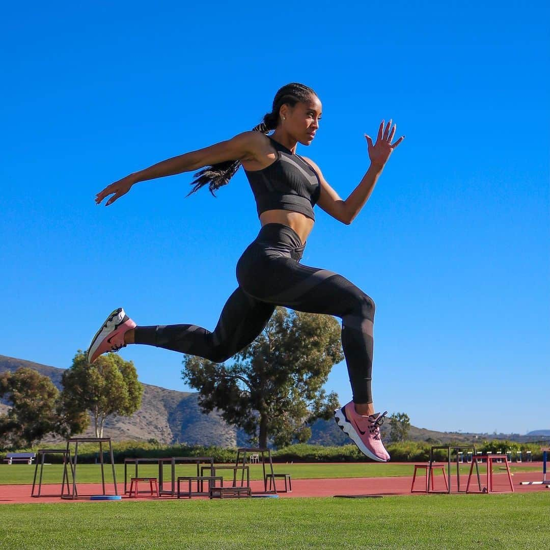 クィーン・ハリソンのインスタグラム：「When @DSW asked me to join the squad, I JUMPED at the opportunity (get it? 😂) to rep for TRACK NATION! I'm not limited to one brand and #MyDSW shoes give me the performance I need coupled with the style that makes me… Queen! Do we love this partnership for me or what?! And for ALL your shoe needs, go click the link in my bio and shop til you drop! Can I get a #goQueengo!!   #dsw_partner #queenharrison #tracknation #fastandfabulous」