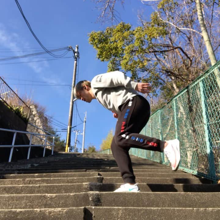 裕樹のインスタグラム：「肺がブチ破れそう🤣💦  #坂道ダッシュ  #階段ダッシュ」