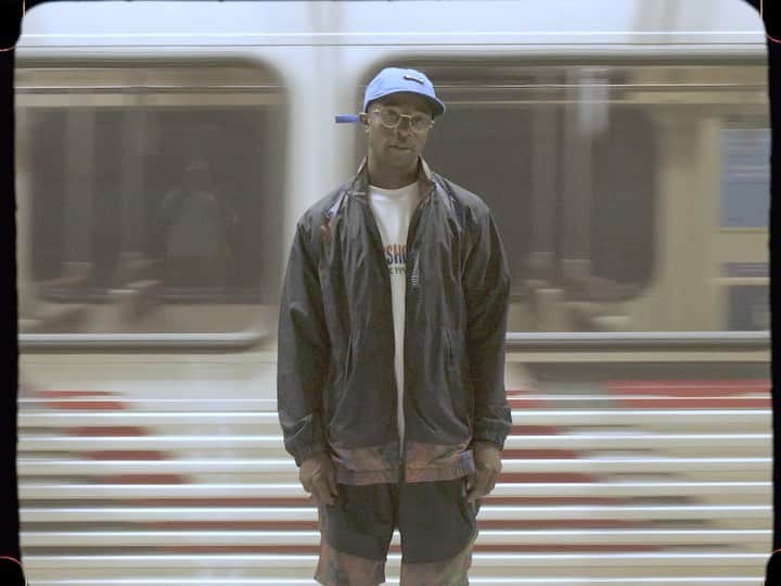 DCシューズのインスタグラム：「DC HAS ALWAYS COMBINED VINTAGE-INSPIRED ATHLETIC WEAR WITH MODERN FABRICS AND TECH FEATURES. THE SPORT TECH COLLECTION SPEEDS UP THE MORNING TRANSIT, TACKLING ALL CONDITIONS WITH EASE.  HIT THAT LINK IN BIO TO SHOP THE FULL COLLECTION.」
