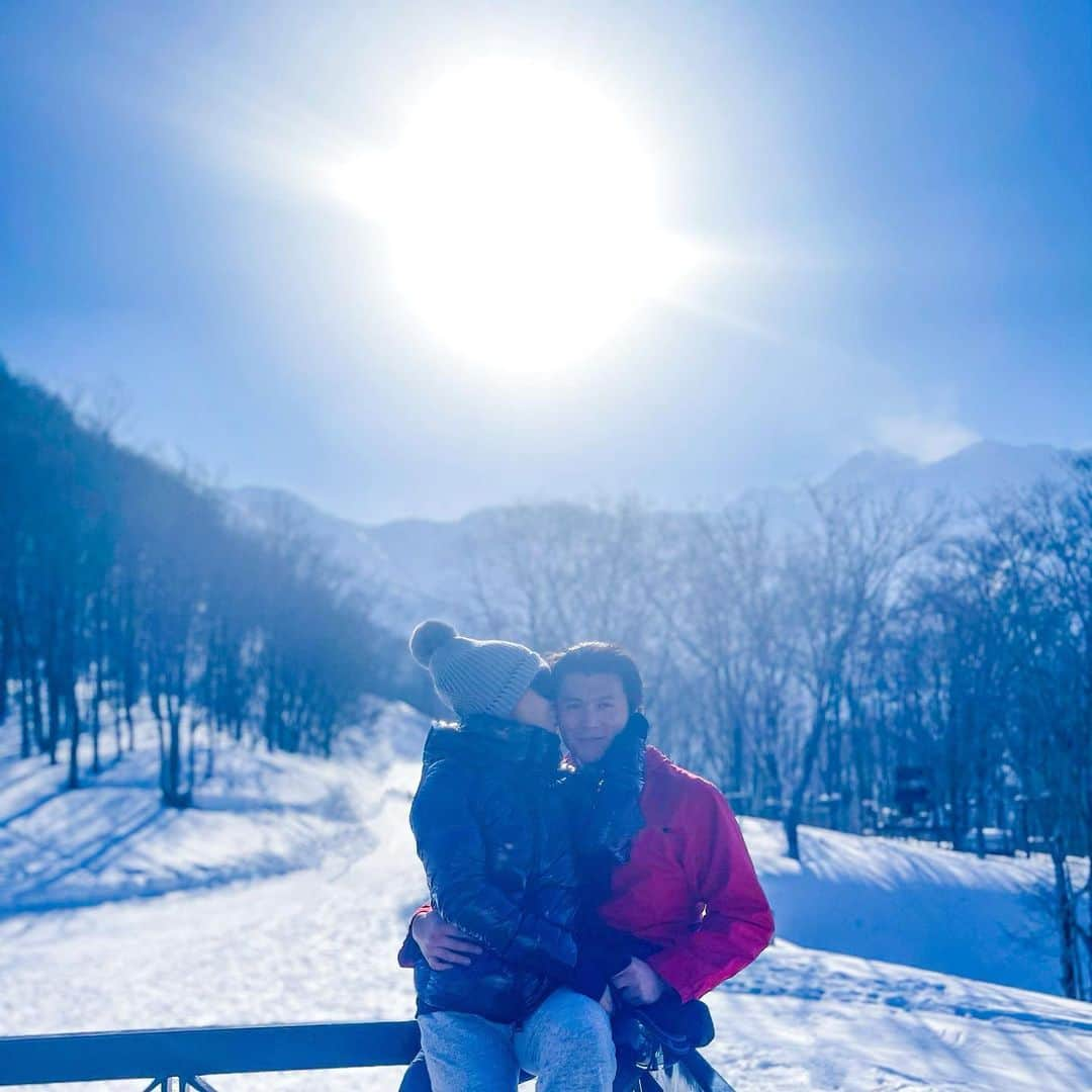 Syahriniさんのインスタグラム写真 - (SyahriniInstagram)「• I Love This Man More Than Words Can Say ! @reinobarack  ...  Yesterday, We Enjoyed Sunrise On Top Of The Mountain, The Land Of The Rising Sun !  ________________ 𝓢𝓨𝓡 ______________  #PrincesSyahrini #Winter_February2021 #WinterWonderland」2月25日 9時49分 - princessyahrini