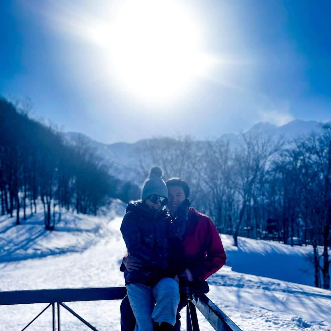 Syahriniさんのインスタグラム写真 - (SyahriniInstagram)「• I Love This Man More Than Words Can Say ! @reinobarack  ...  Yesterday, We Enjoyed Sunrise On Top Of The Mountain, The Land Of The Rising Sun !  ________________ 𝓢𝓨𝓡 ______________  #PrincesSyahrini #Winter_February2021 #WinterWonderland」2月25日 9時49分 - princessyahrini