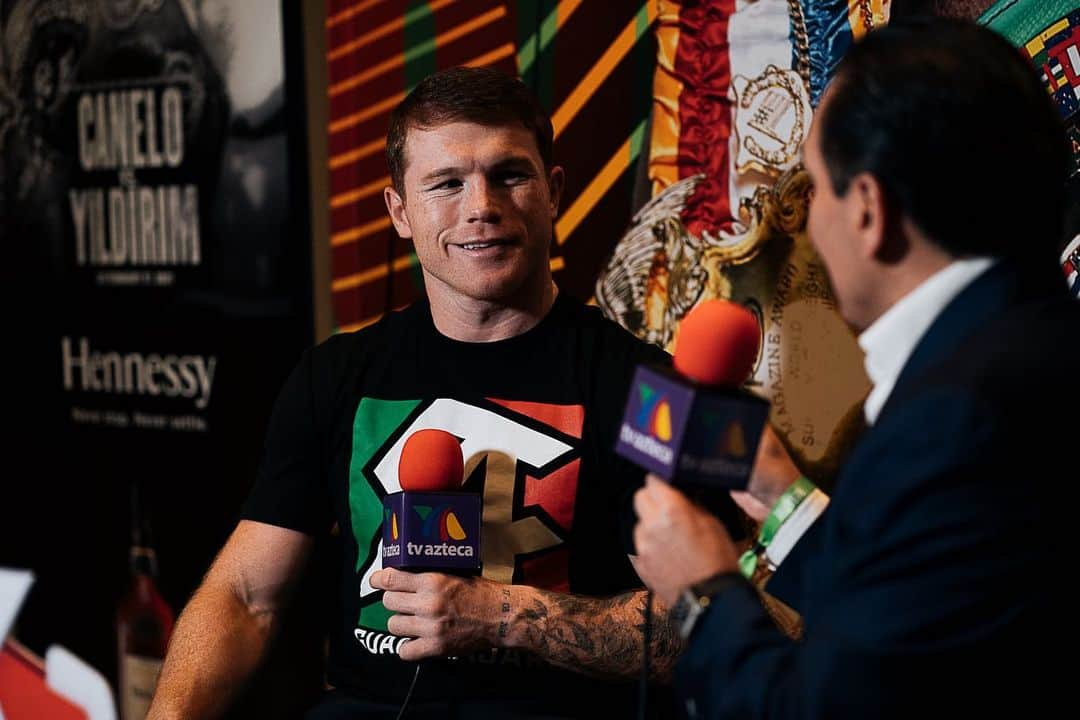 サウル・アルバレスさんのインスタグラム写真 - (サウル・アルバレスInstagram)「🇲🇽 🎙️"Yo le diría a Canelo de trece años que siga luchando por sus sueños." Hoy compartí un poco de mi historia con los medios previo a #CaneloYildirim. Gracias a quienes nos acompañaron.  🇺🇸 🎙️"To thirteen year old Canelo I'd say keep chasing your dreams." Today I shared a bit of my story with the media previous to #CaneloYildirim. Thank you for coming.」2月25日 9時50分 - canelo