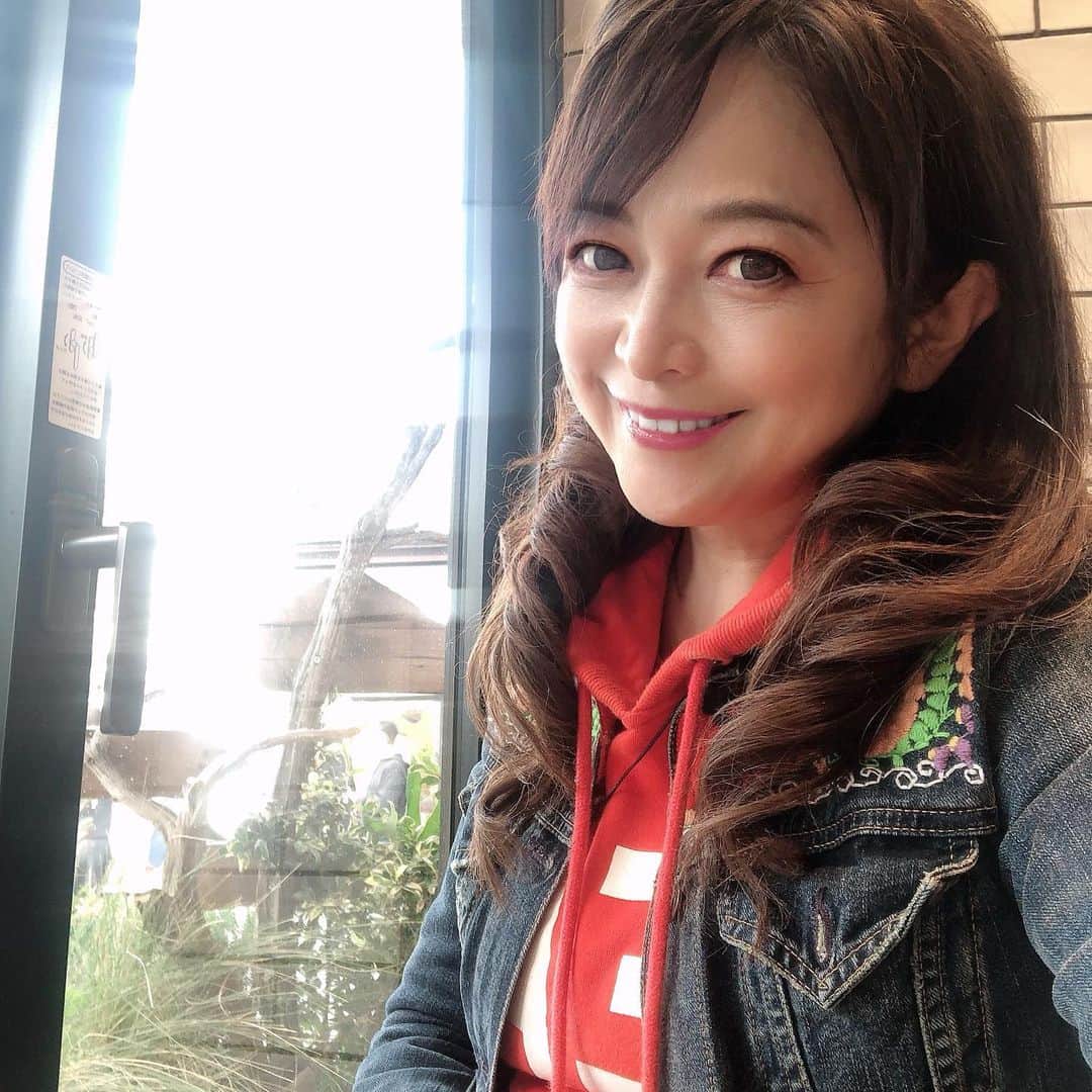 原めぐみさんのインスタグラム写真 - (原めぐみInstagram)「（原めぐみofficial） ジミーチュウの戦利品❣️ ショートブーツとロングブーツ‼️  #原めぐみ #ジミーチュウ  #ショートブーツ  #ロングブーツ  #アウトレット  #三井木更津アウトレットパーク」2月25日 9時55分 - meguming.h
