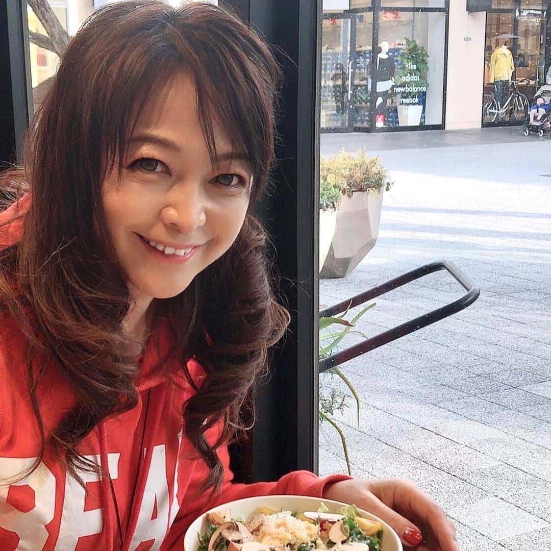 原めぐみさんのインスタグラム写真 - (原めぐみInstagram)「（原めぐみofficial） ジミーチュウの戦利品❣️ ショートブーツとロングブーツ‼️  #原めぐみ #ジミーチュウ  #ショートブーツ  #ロングブーツ  #アウトレット  #三井木更津アウトレットパーク」2月25日 9時55分 - meguming.h