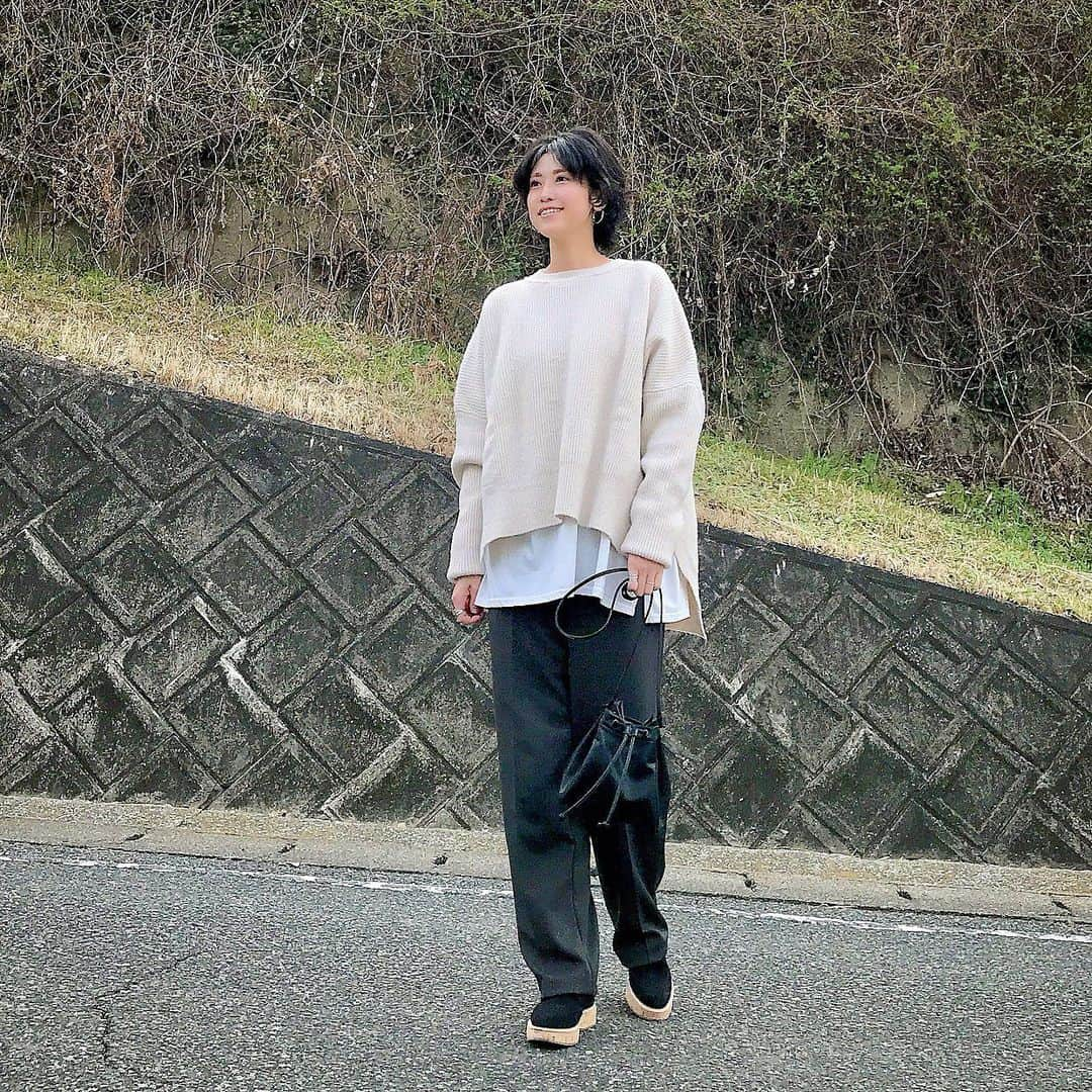 ryo0809appleさんのインスタグラム写真 - (ryo0809appleInstagram)「#coordinate ・ ・ ・ knit... @coca_official_store  pants&bag... @uniqlo_jp  ・ ・ ・ セットアップ目的だったパンツ、ジャージー素材だからラクだし単品で使ってもいい感じ◡̈♡ ・ ・ ・ #服記録 #プチプラコーデ #プチプラ #プチプラファッション #ママコーデ #ママファッション #アラフォーコーデ #40代コーデ #アラフォーママ #高身長コーデ #高身長女子 #先日のコーデ #locari #ponte_fashion #mineby3mootd #ママスタグラム  #uniqlo #ユニクロ #ユニジョ #ユニクロきれいめ部 #coca_code  #きれいめカジュアル #大人カジュアル」2月25日 9時58分 - ryo0809apple