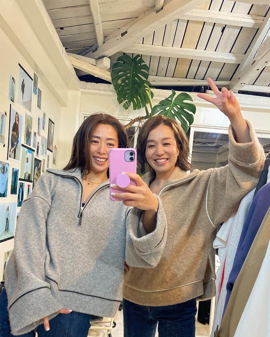 野沢和香さんのインスタグラム写真 - (野沢和香Instagram)「やっと休みできて行けたよー！ @the_newhouse 展示会　🤍  なんだなんだ👀この脚長くみえるデニムは‼️めちゃ細くみえる！  キルティングシャツも、 サーマルニットも、 スウェットもこだわりまくりの可愛さだ💕 さすがbuddy❣️ 秋冬も愛いっぱいの服がクローゼットに来るのが楽しみ☺️🤍  @yuri_arai への愛と勢い余ってアポなしで突入😀したら また　@bshop_official さん達いた😀🤍 🤝お邪魔しました🙏」2月25日 10時11分 - wakanozawa
