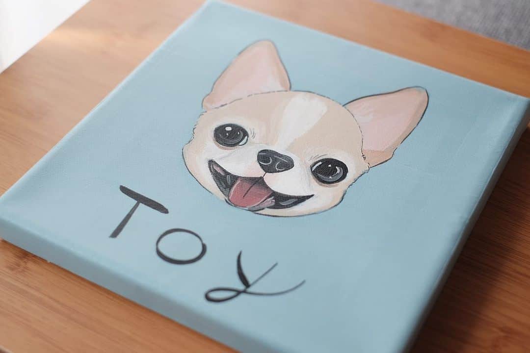 maika_kikitoyjijiさんのインスタグラム写真 - (maika_kikitoyjijiInstagram)「. Toy . トイトイの笑顔が届きました☺️❤️ . 写真をもとに素敵な絵画に 仕上げてもらえます✨ . 予約受付は2/24 20:00〜 3/3 23:59までなので 気になる方はお早めに💕 👇 @corona_dog_lifestyle  . やっぱりオンリーワン商品は 嬉しいよね😚💕 . . #犬スタグラム #犬との生活 #犬と暮らす #犬すたぐらむ #犬服ハンドメイド #犬写真 #犬かわいい #犬グッズ #チワワ好きな人と繋がりたい #チワワ親バカ部 #チワワのいる暮らし #チワワ多頭飼い #チワワ部 #チワワなしでは生きていけません会 #チワワのいる生活 #チワワスムース #チワワン #チワワlove」2月25日 10時10分 - maika_kikitoyjiji