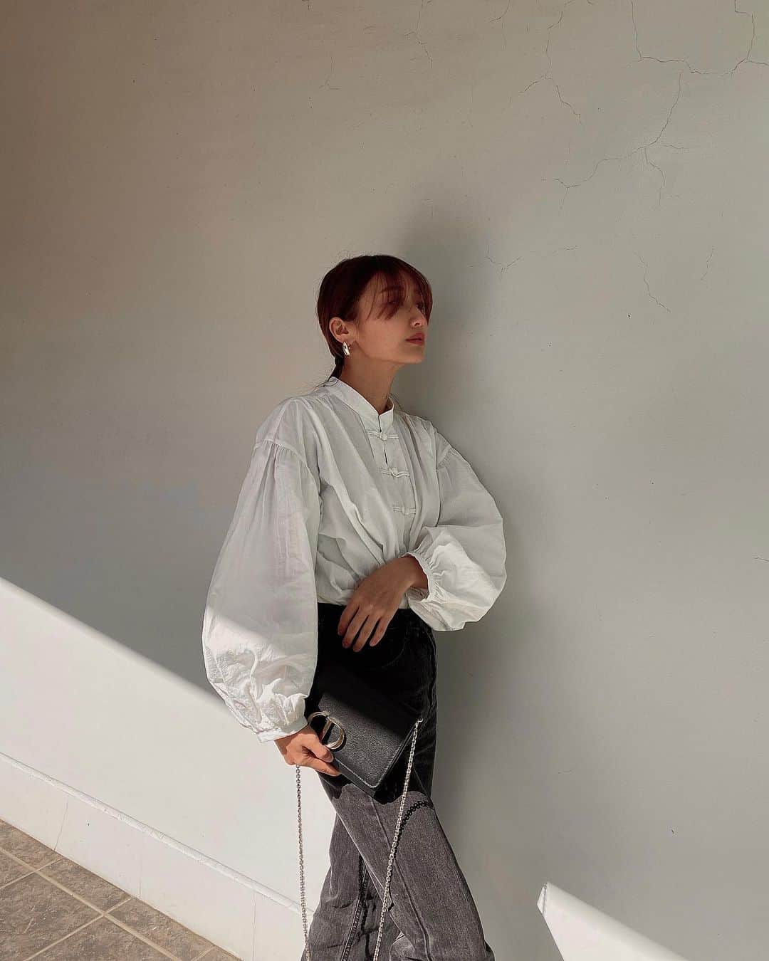Icumi Oohamaのインスタグラム：「pierce ： @tres__collection  bag ： @dior @hedy_japan  shorts ： @searoomlynn_official」