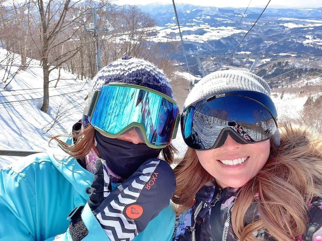 金子藍さんのインスタグラム写真 - (金子藍Instagram)「@eri.a2m のスクールを受けに山へ🏔  北海道で己を知り 新しい板を買う前に まずは技術の練習をしようと思い 私のサーフィンのレッスンに来てくれる、プロスノーボーダーのえりちゃんにお願いを❤️  一つ一つ丁寧に分かりやすく教えてくれるから、上手く出来た時は自分で滑ってても違いが分かるくらい気持ち良い  やっぱりしっかり知識を持った人に教えて頂き、実践するって事が上達の近道❗️  #スノーボード #スノーボードスクール #gentemstick #snow #roxyjapan #ロキシー」2月25日 10時05分 - aikaneko_surf