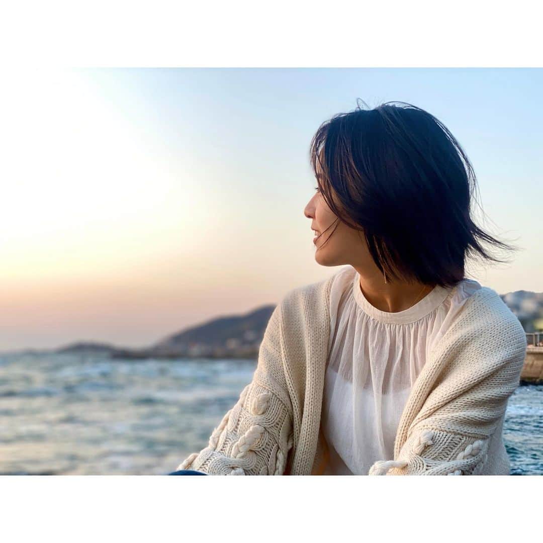 VANRIのインスタグラム：「* 初夏のような日差しを浴びれたと思ったら また肌が凍りそうな寒さがやってきましたね〜❄️ 皆様体調気を付けてくださいね！ 今日も１日笑顔でファイティンです☺︎♡  Cam : @aiharakawa93」