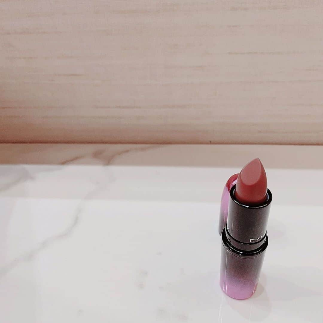 伊藤彩華さんのインスタグラム写真 - (伊藤彩華Instagram)「🍇  #mac #maclipstick #コスメ好きさんと繋がりたい #コスメ #コスメオタク」2月25日 10時34分 - ayaka_ito_official