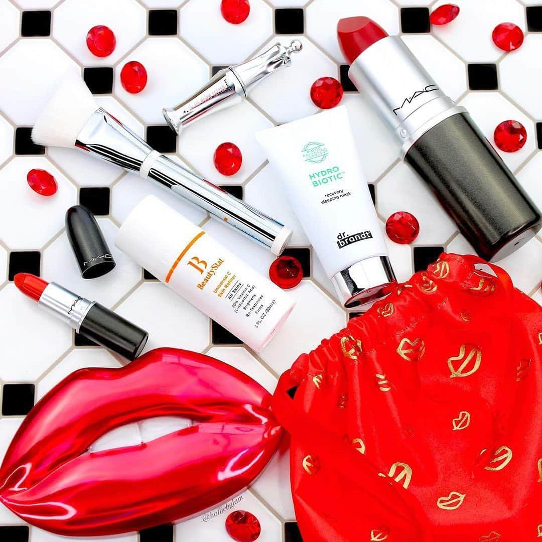 ipsyさんのインスタグラム写真 - (ipsyInstagram)「Pick a favorite? Impossible. RG: @holliebglam #IPSYSendLove  Products Here: @itcosmetics Heavenly Skin Foundation Brush⁣ @drbrandt Hydro Biotic Recovery Sleeping Mask⁣ @maccosmetics CremeSheen Lipstick in Sweet Sakura⁣ @beautystat Universal C Skin Refiner⁣ @benefitcosmetics 24-HR Brow Setter ⁣  #cosmetics #beauty #makeup #makeupsubscription #makeupaddict #ipsymakeup #beautyobsessed #beautybox #subscriptionbox #makeuplooks #ipsymakeup #beautyproducts #flatlay #flatlaystyle #flatlayoftheday」2月25日 10時34分 - ipsy