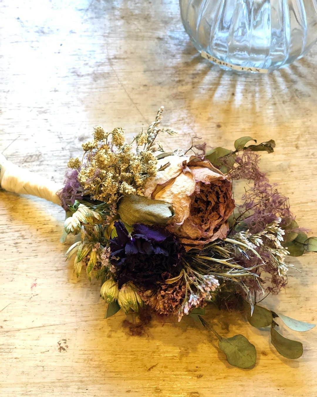 アンヘロ・カロ・ヌエバスさんのインスタグラム写真 - (アンヘロ・カロ・ヌエバスInstagram)「最近、鬼売れ（笑）している、ドライフラワーミニブーケです。 なかなかストックができない状況です。 今なら結構選んでいただけますよ。  #flowers  #花のある暮らし  #driedflowers  #ドライフラワー」2月25日 10時44分 - caro_angelo