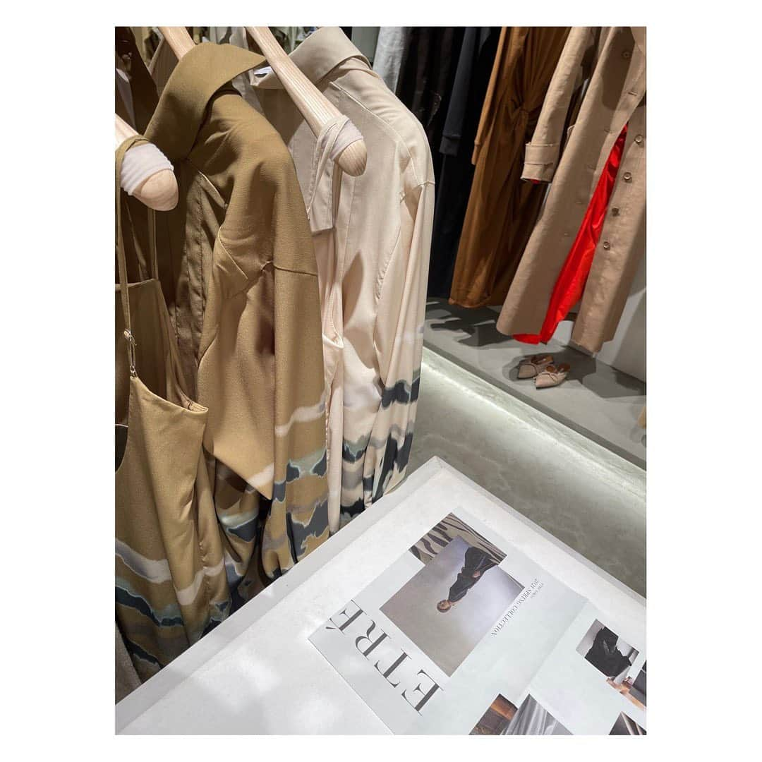 ETRÉ TOKYO ストアさんのインスタグラム写真 - (ETRÉ TOKYO ストアInstagram)「@etretokyo ﻿ ﻿ 《 2/25 NEW ARRIVAL 》﻿ ﻿ 本日から新作が入荷致します🌸．﻿ ﻿ オリジナルの配色やリラックス感のある﻿ アイテムが登場。﻿ また、PIPPICHICからフラットシューズや﻿ ミュールも発売となります。﻿ 店舗ではご試着も可能となっておりますので﻿ 是非お立ち寄りください。﻿ ﻿ ________________________________________﻿ ルミネ新宿店ではルミネカード会員様限定で﻿ 店舗通販も可能となっております。﻿ 全商品5%オフ、送料無料（対象地域限定）﻿ にて承ります。﻿ 詳細はルミネ新宿店（03-5989-0979）まで﻿ お問い合わせください。﻿ ﻿ #etretokyo #etre #fashion #etretokyoshinjuku #mydaysmyetre #etre#2021ETRE_SS#SS#shoes#PIPPICHIC﻿ #エトレ#エトレトウキョウ#ルミネ新宿2#ルミネ﻿ #ルミネ新宿店#フラットシューズ」2月25日 10時47分 - etretokyo_store