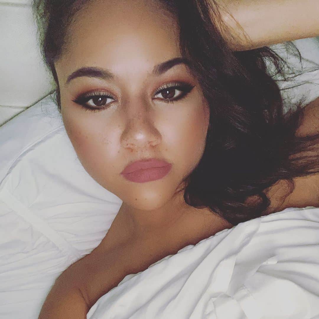 キャット・デルーナのインスタグラム：「What’s your pillow talk about? Let’s share sexy secrets!」
