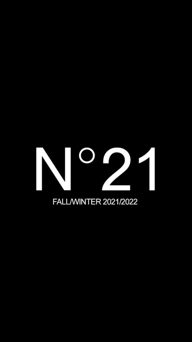 Taki Tanakaのインスタグラム：「#ヌメロヴェントゥーノ　 2021秋冬ファッションショー  #repost @numeroventuno ・・・ N21 Creative Direction @alessandrodellacqua  Styling @margheritamoro  Hair @paolosoffiatti for @toniandguy Make Up @lucianochiarello for @shiseido Casting director @shaunbeyen and @evelienjoos at @plusthreetwo Production @eyesightgroup Creative, show and video director @thierrydreyfus at @eyesightgroup Video direction and production Paolo Pucci @indigitalimages Music composed by @mode_f Special thanks to @wolford  #N21 #numeroventuno #alessandrodellacqua #N21FW21」