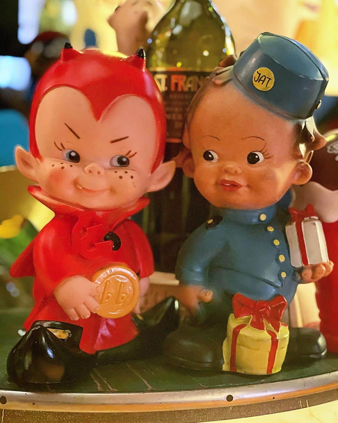 大川知英のインスタグラム：「60's Biserka Rubber Doll Yogoslavi Art👨🏾 何のマスコットか分からないけど 赤いデビルの子をずっぽし🤡 青い子は航空会社のマスコットドールで これと並べて飾るとさらに可愛いぜよ🤤 ユーゴスラビア製ってのがまたいい..upi🤡❗️ #biserka#rubberdoll #yogoslavia  #60s#vintage#可愛いレッドデビル #青い航空会社のマスコットドール #ずっぽし#upi#amecajiboys#takatsubase #アメトイ部#captain」