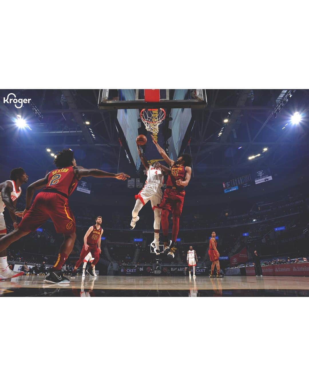 ヒューストン・ロケッツさんのインスタグラム写真 - (ヒューストン・ロケッツInstagram)「Squad battling in Cleveland. 🚀」2月25日 11時05分 - houstonrockets