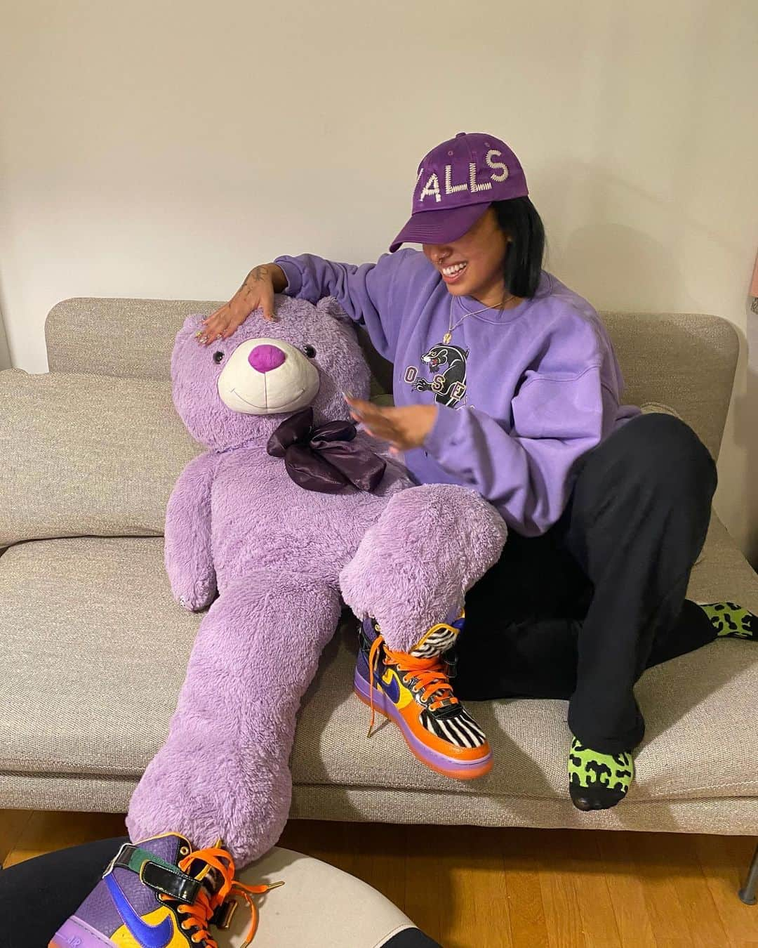 Mei Kawajiriさんのインスタグラム写真 - (Mei KawajiriInstagram)「Lover of the day 💜🐻💜 @venusx ✨🐻 Bear: I have a car , I can drive u anywhere u want 🚗 Venus X: No thanks ! I LOVE TO DRIVE BYMYSELF 👌❤️ Bear:💔🥲」2月25日 11時05分 - nailsbymei