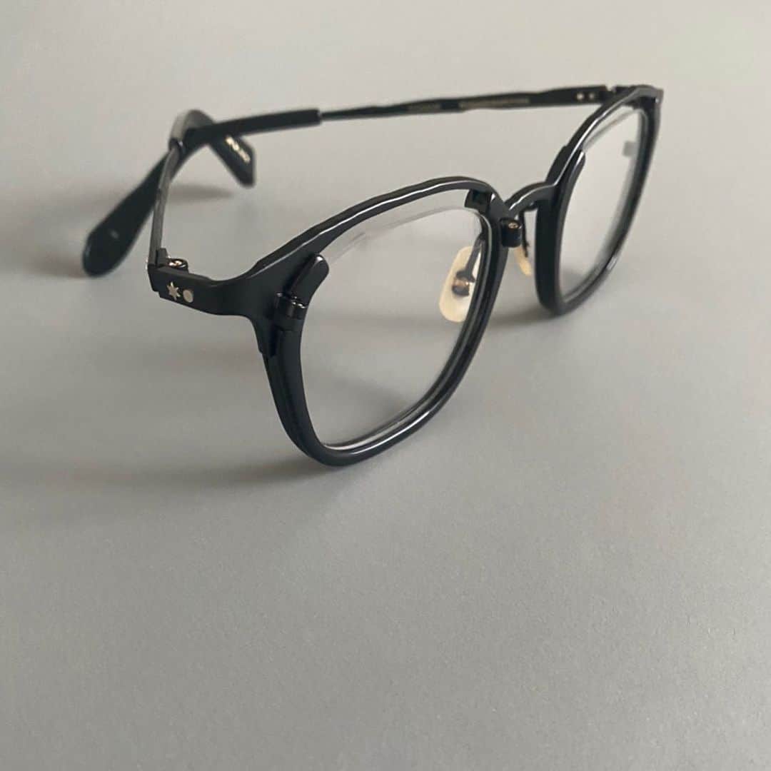 マサヒロマルヤマのインスタグラム：「Monocle MM-0057 Linking the Past to the Present Drawing influence from graceful paintings housed in museums that capture an enigmatic atmosphere, our modern take towards the classic design is recreated with a new silhouette hinted by the singular circular lens.  SILMO D'OR 2020 GRAND PRIX Optical frame eyewear designer category  #masahiromaruyama #eyewear #madeinjapan #monocle #sunglasses #silmo #silmo2020 #silmoparis #silmodor #silmodor2020」