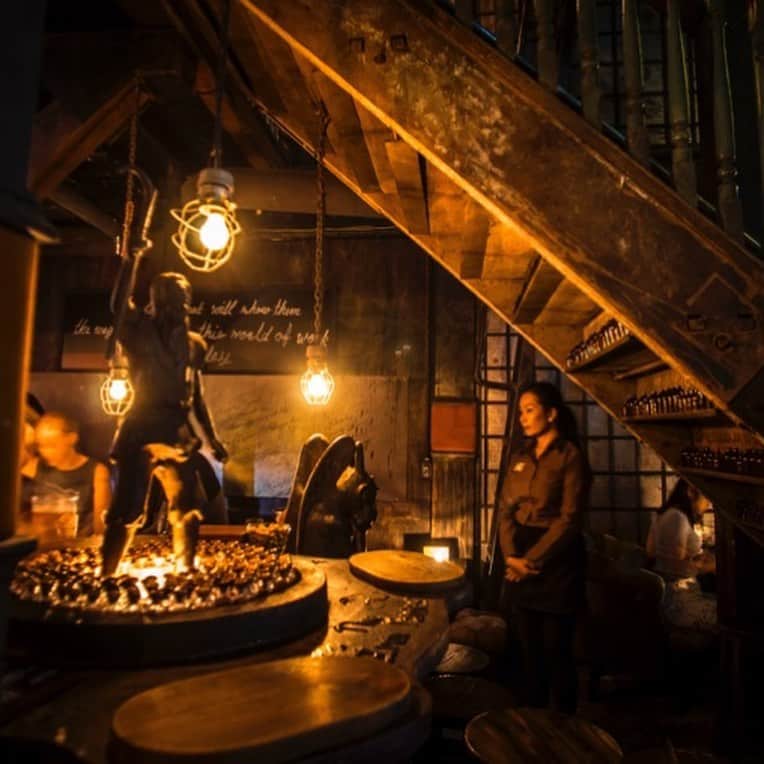 HereNowさんのインスタグラム写真 - (HereNowInstagram)「A conceptual jazz bar wrapped in fantasy  📍：The Iron Fairies（Bangkok）  "Looking for a new experience or the chance to step into a fairytale world? If so, The Iron Fairies is for you. This bar has a mysterious atmosphere, romantic live jazz music and a wall lined with bottles of fairy dust. Be sure to try one of their original cocktails!" Fungjai @hellofungjai  #herenowcity #herenowbangkok #Bangkok #explorethailand #バンコク #バンコク観光 #バンコク旅行 #방콕 #방콕여행 #태국 #曼谷 #cocktail #cocktails #happyhour #bartender #craftcocktails #cocktailtime #drinkstagram #drinkoftheday #drinkup #mixologist #mixology #bartending #cocktailbar #barlife #speakeasy #wonderfulplaces #beautifuldestinations #travelholic  #instapassport」2月25日 11時15分 - herenowcity