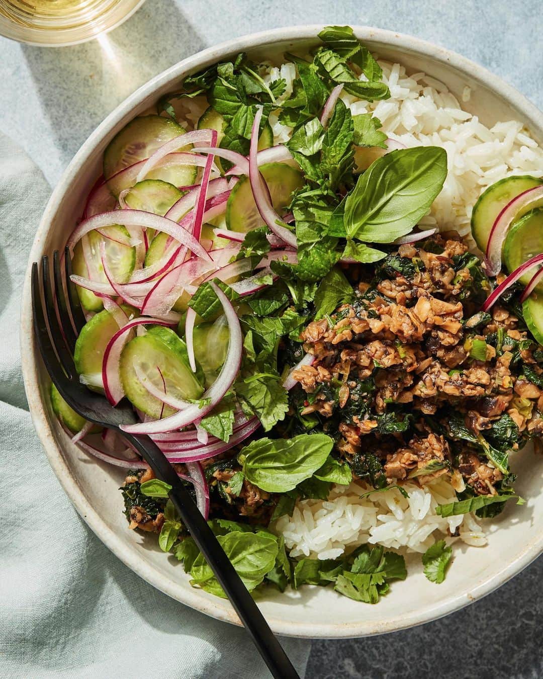 Gaby Dalkinのインスタグラム：「I have everyone’s fav recipe from cookbook #2 a vegetarian spin! Mushroom and Kale Larb bowls with coconut rice and a quick pickled topping!! Honestly might be my new fav!! Recipe is linked in my profile https://whatsgabycooking.com/vegetarian-mushroom-kale-larb-bowls/」