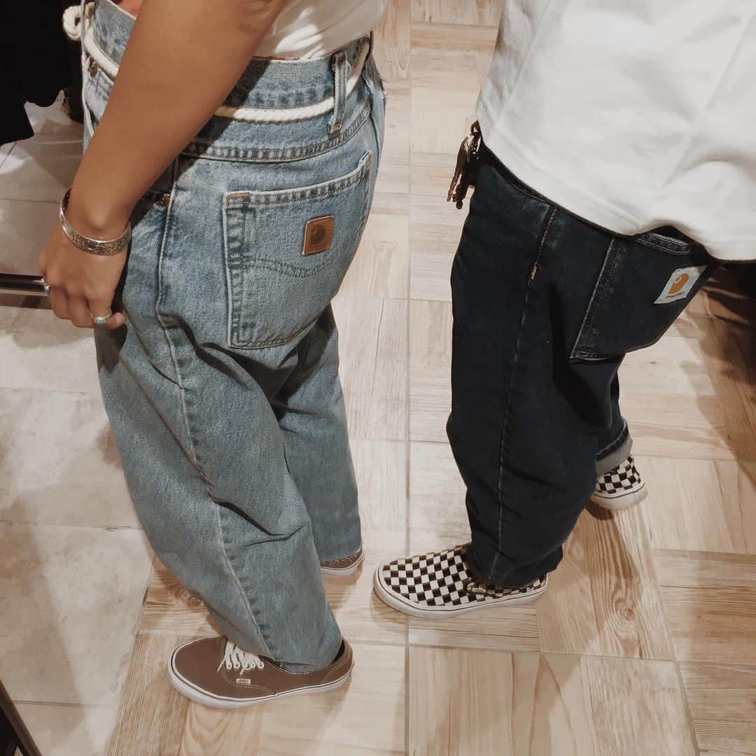 KONDOUMIYUのインスタグラム：「．  𝘾𝙖𝙧𝙝𝙖𝙧𝙩𝙩 𝘿𝙚𝙣𝙞𝙢 👦🏽👩🏽‍🦱👖  ．」