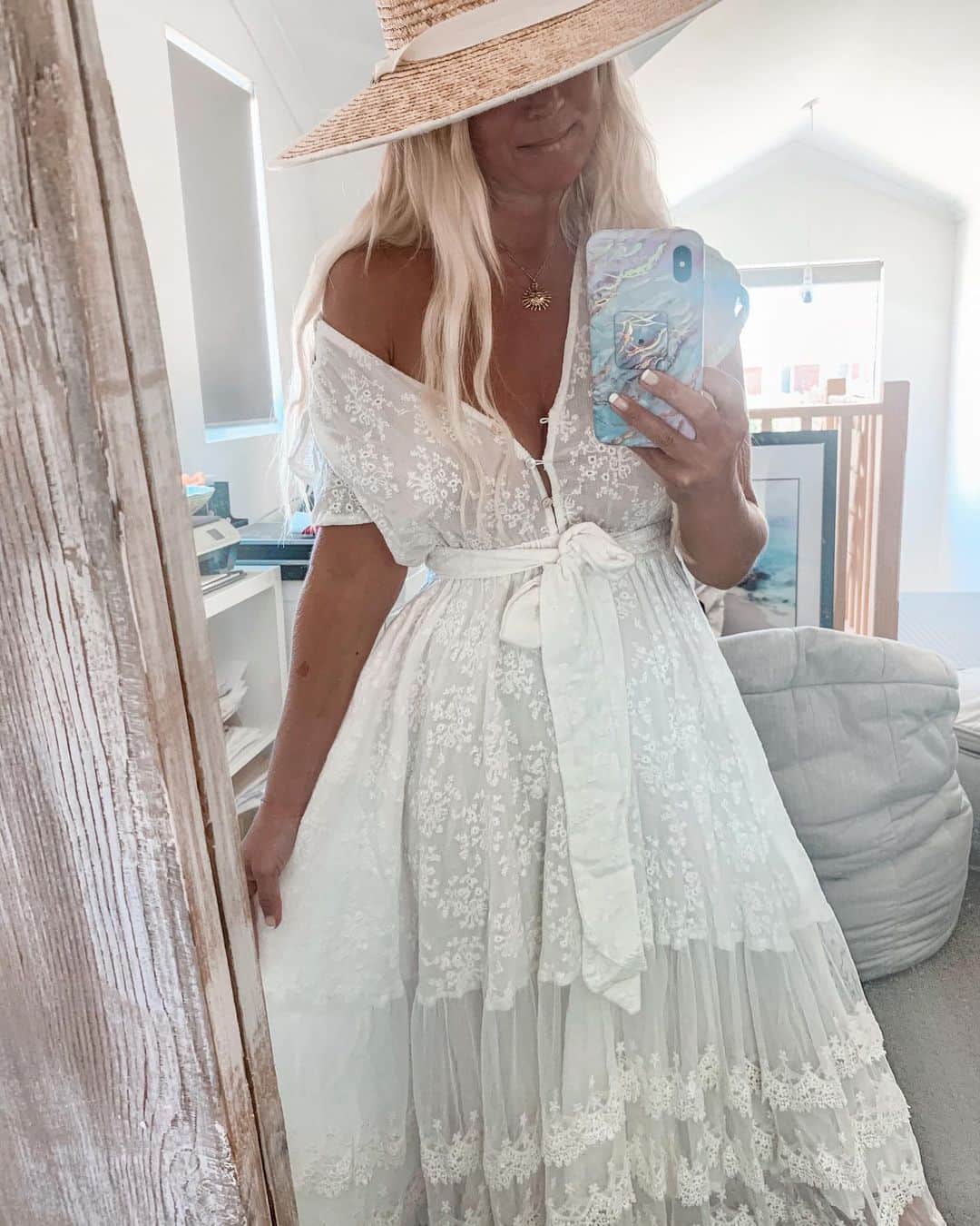 のインスタグラム：「Loving this lace 🤍  https://gypsylovinlight.com/my-style/  #bohostyle #mermaidstyle #bohoweddingdress #mermaiddress #style #styleblogger #lacedress #perth #australia #whitedress #lacelove #bohodress #bohemianstyle #islandstyle #travel」
