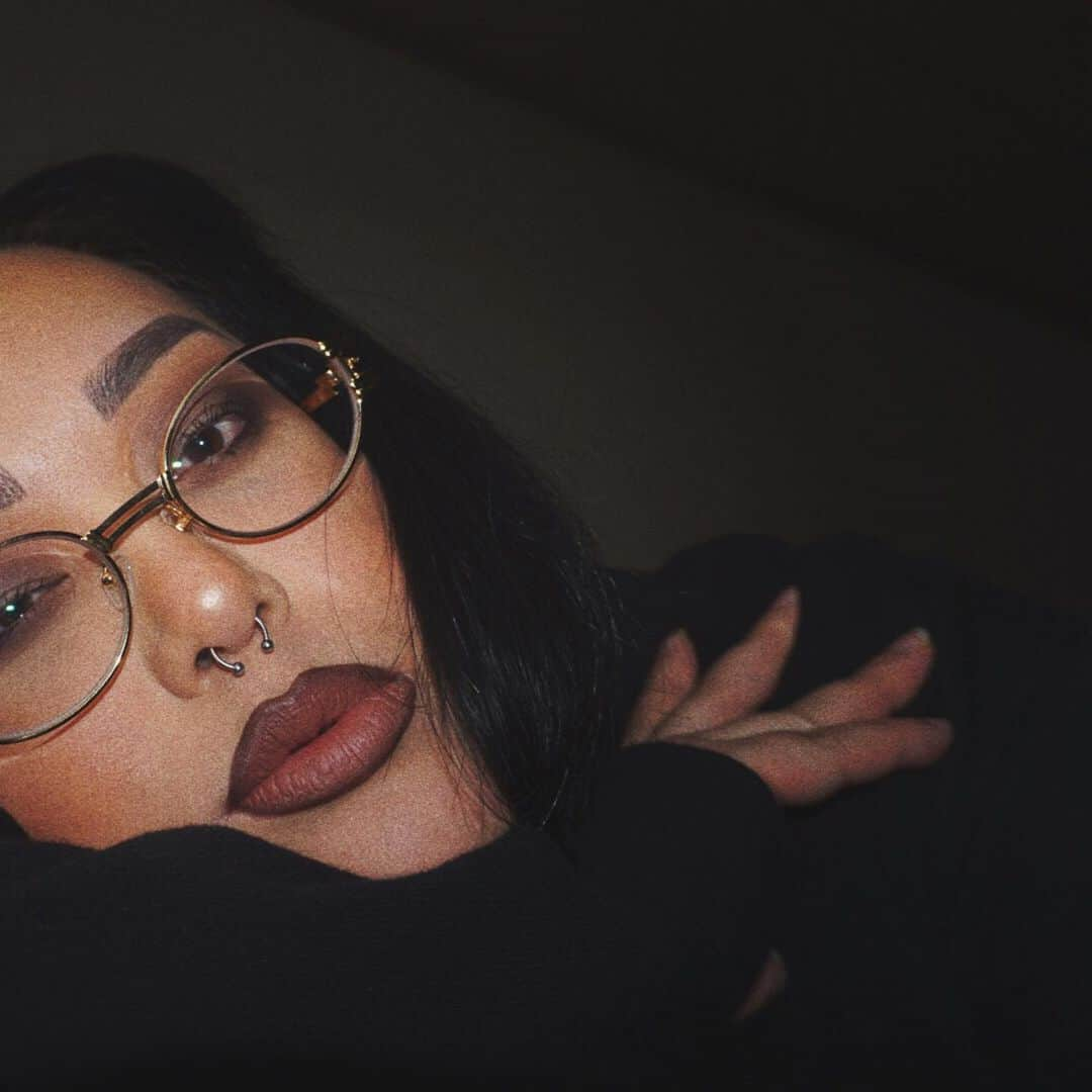 Sayaka Obaraさんのインスタグラム写真 - (Sayaka ObaraInstagram)「🤎🤎🤎 👁 @meltcosmetics #meltneutralbrownspetitestack  👄 #meltsuntan lipstick & #meltcolumbia eyeliner 👓 @9fivers St. James Bolt . . #meltcosmetics #meltpetitecollection」2月25日 11時40分 - sayaka_xx