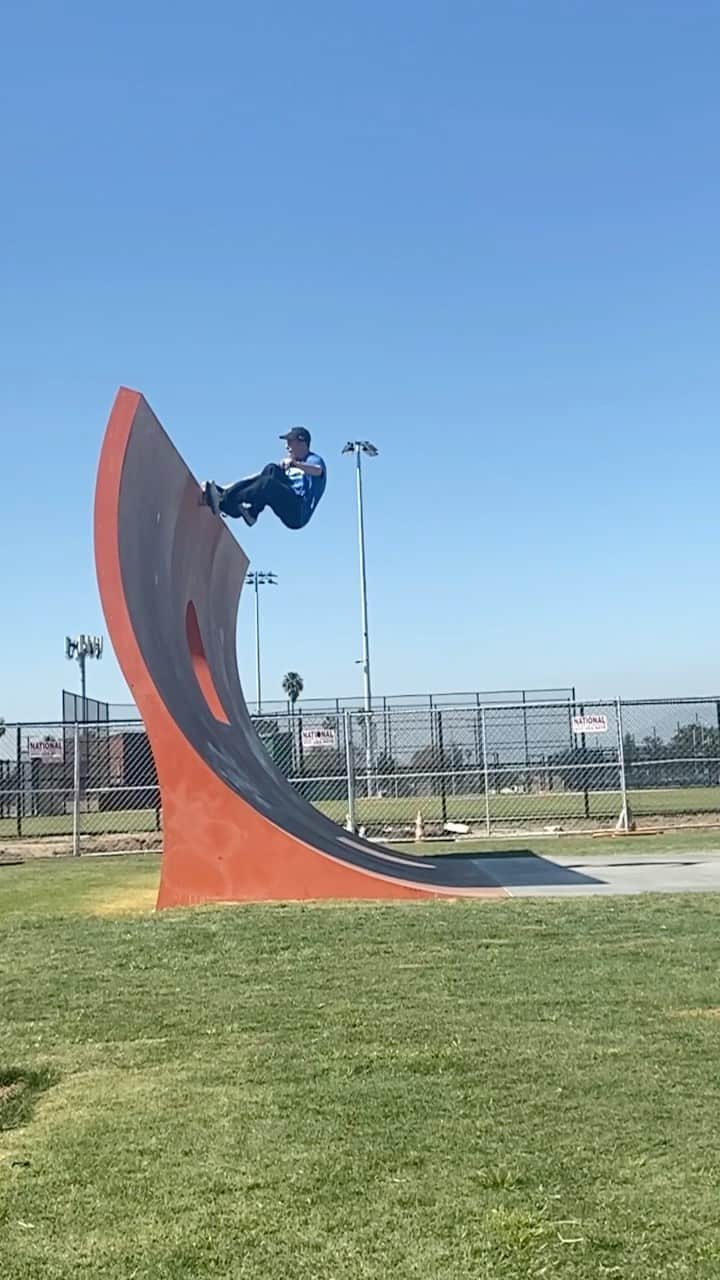 ジェイク・イラーディのインスタグラム：「La Puente Park is fun! 🌙」