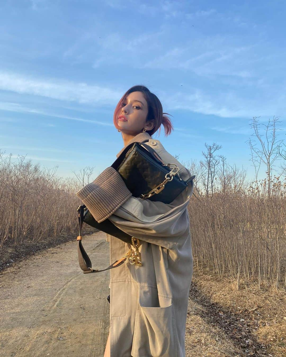 ソミさんのインスタグラム写真 - (ソミInstagram)「🤎🤎🤎 @louisvuitton  #Louisvuitton  #LVcoussin #광고」2月25日 11時53分 - somsomi0309