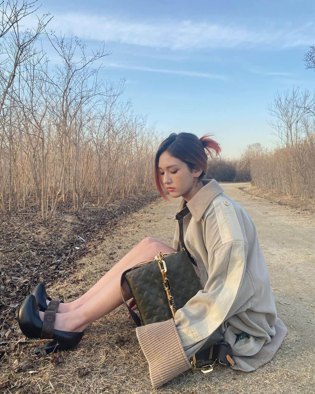 ソミさんのインスタグラム写真 - (ソミInstagram)「🤎🤎🤎 @louisvuitton  #Louisvuitton  #LVcoussin #광고」2月25日 11時53分 - somsomi0309